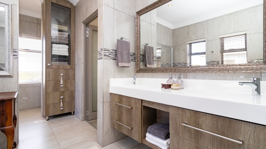 6 Bedroom Property for Sale in Kleinbaai Western Cape